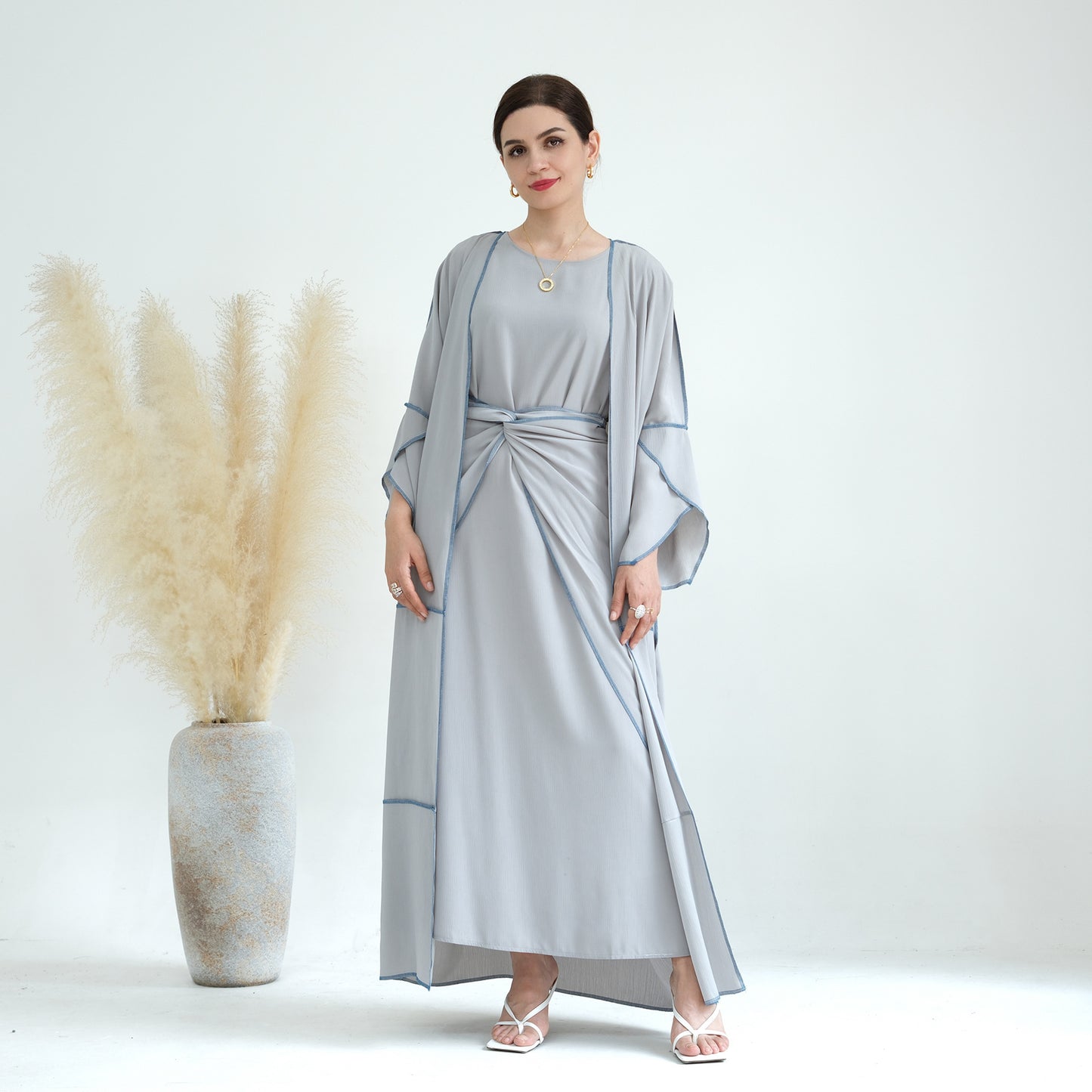 Ensemble trois pièces avec jupe châle de couleur unie