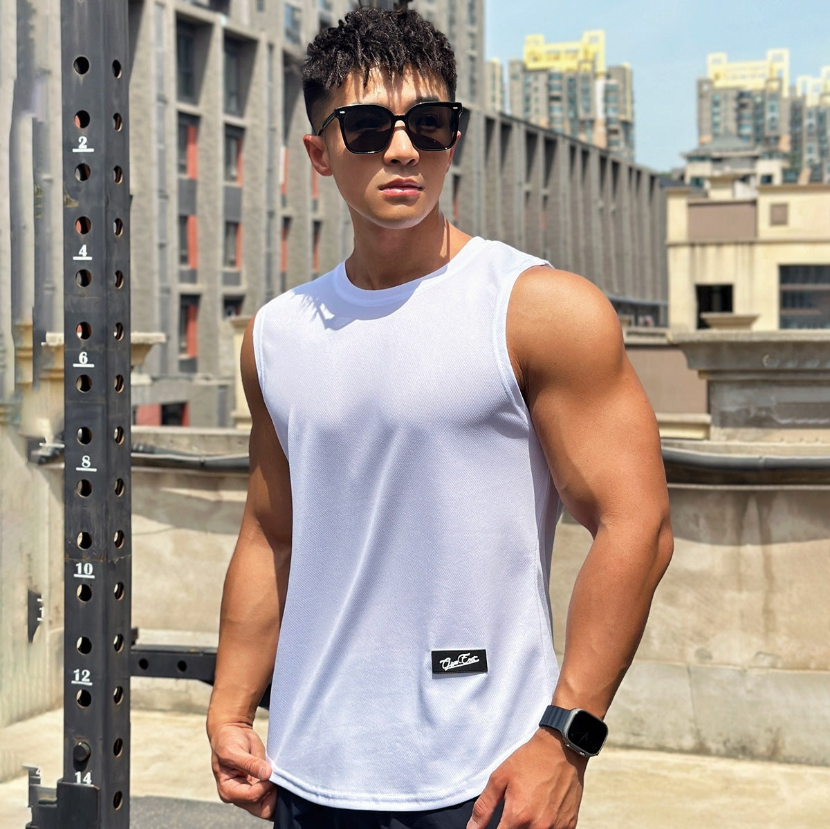 Pull col rond, haut de sport, fitness, gilet