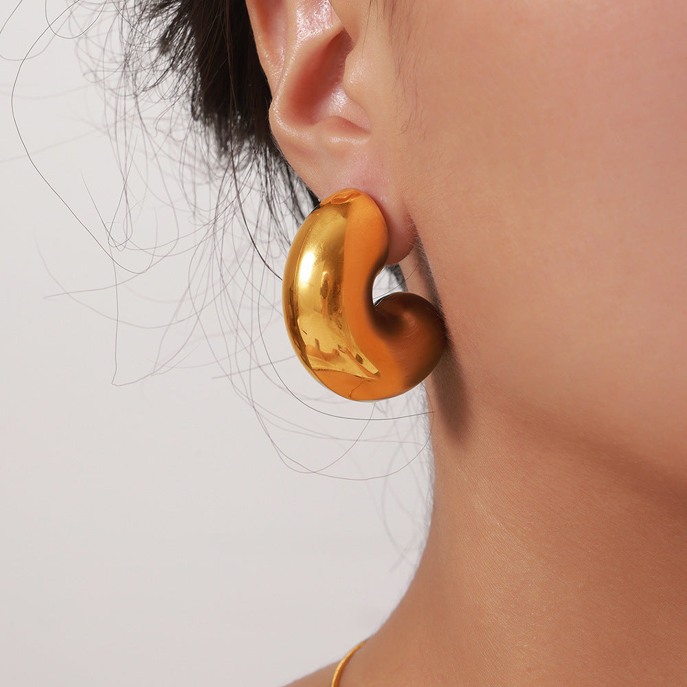 Pendientes geométricos de nicho con diseño brillante de acero y titanio