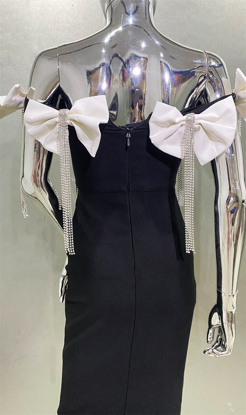 Robe tube blanche à strass et pompons