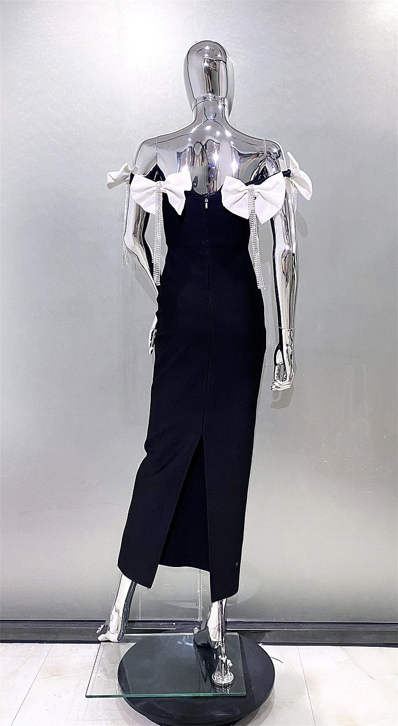 Robe tube blanche à strass et pompons
