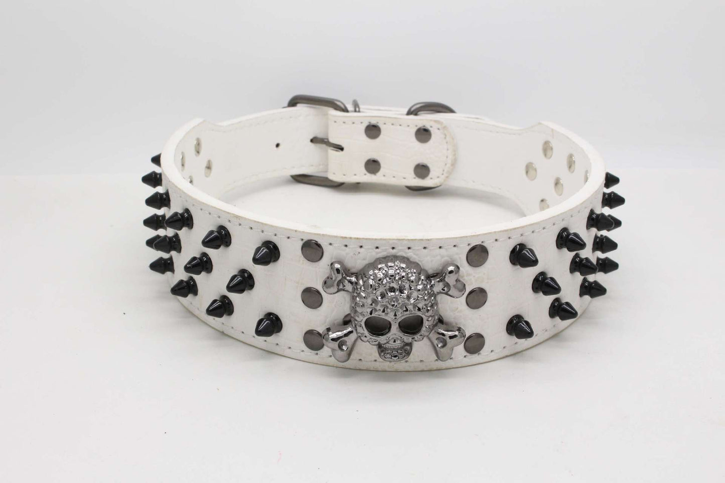 Collar para mascotas con forma de calavera y cabeza redonda con clavos