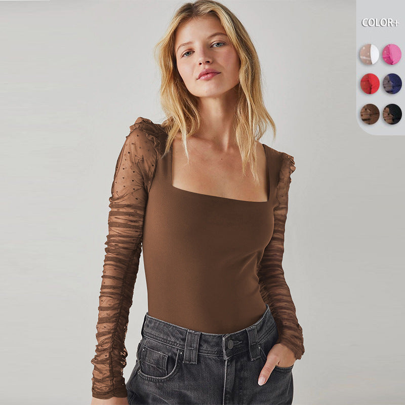 Top ajustado de encaje con cuello cuadrado y parches en color liso