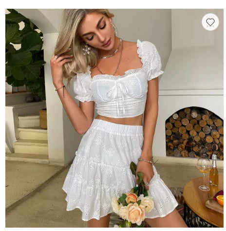 Ensemble deux pièces chemisier court en dentelle moulante à col carré et demi-jupe