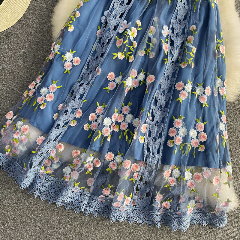 Vestido acampanado de gama alta bordado de malla delgada con cintura de temperamento elegante