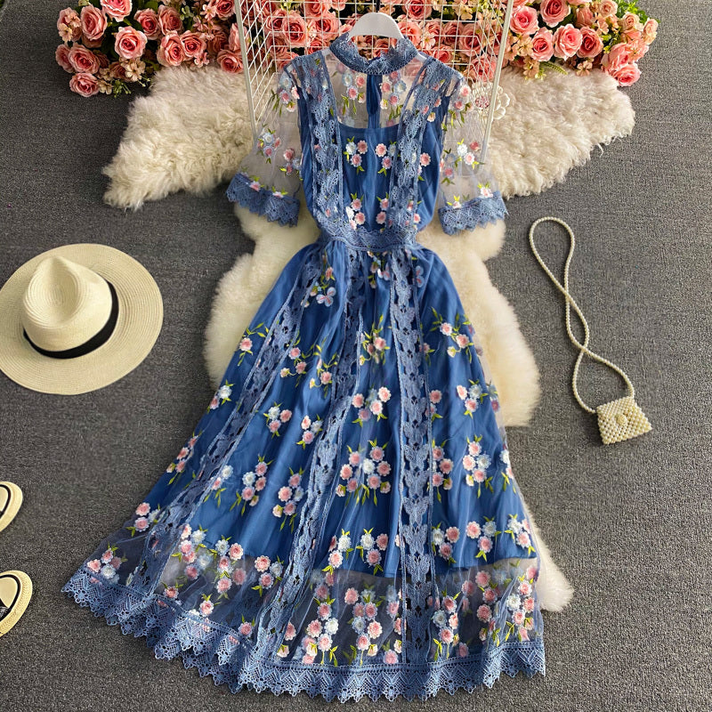 Vestido acampanado de gama alta bordado de malla delgada con cintura de temperamento elegante