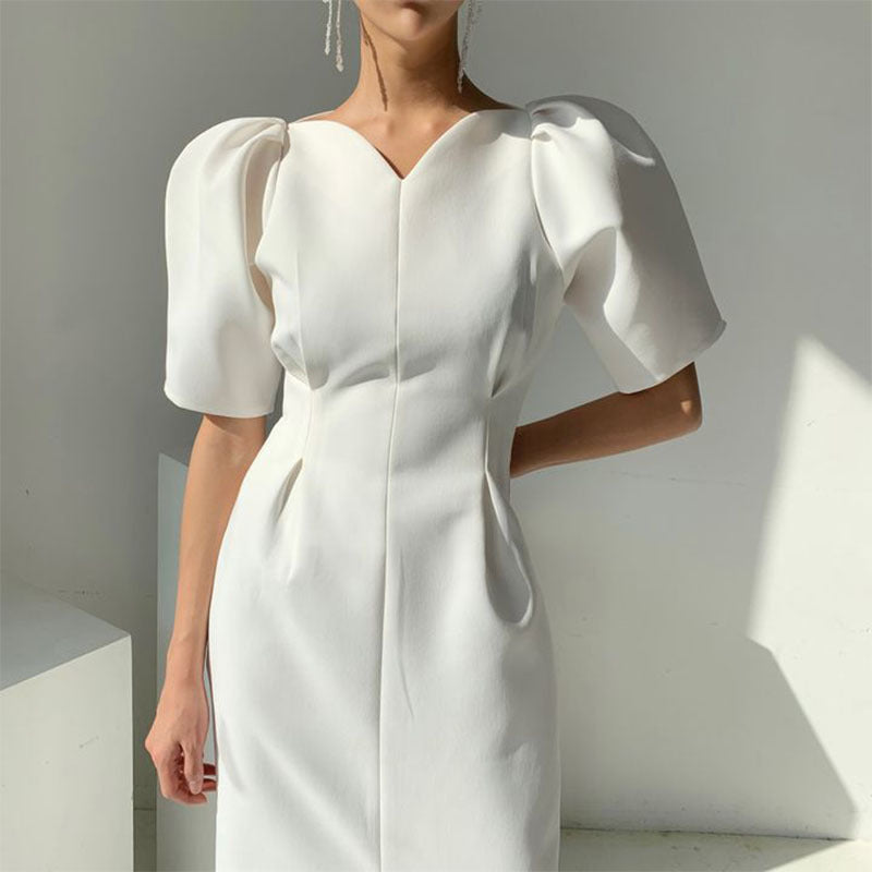 Robe longue style court à col en V et taille plissée