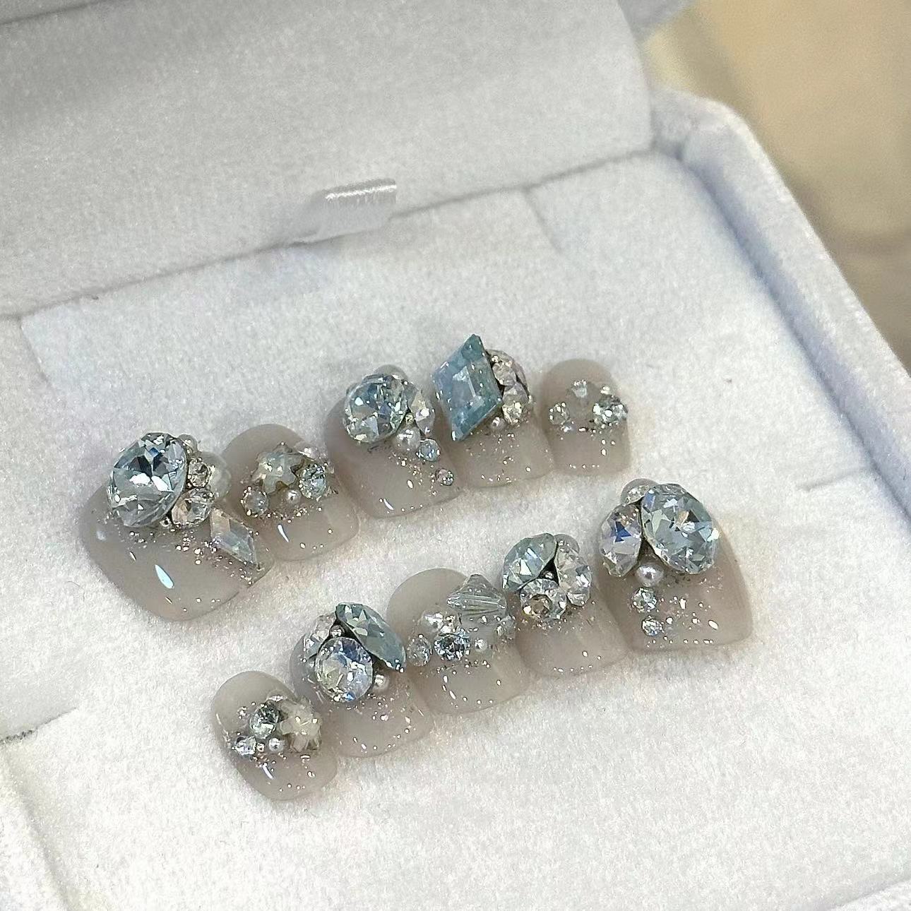 Personnalisation des pointes d'ongles à la main, style cool d'été