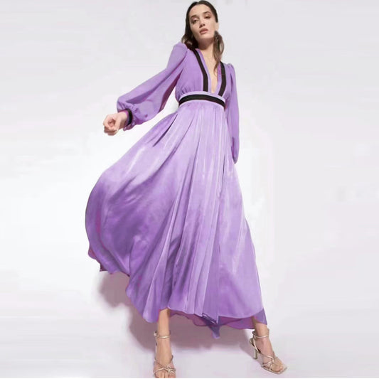 Robe violette à manches longues et ceinture