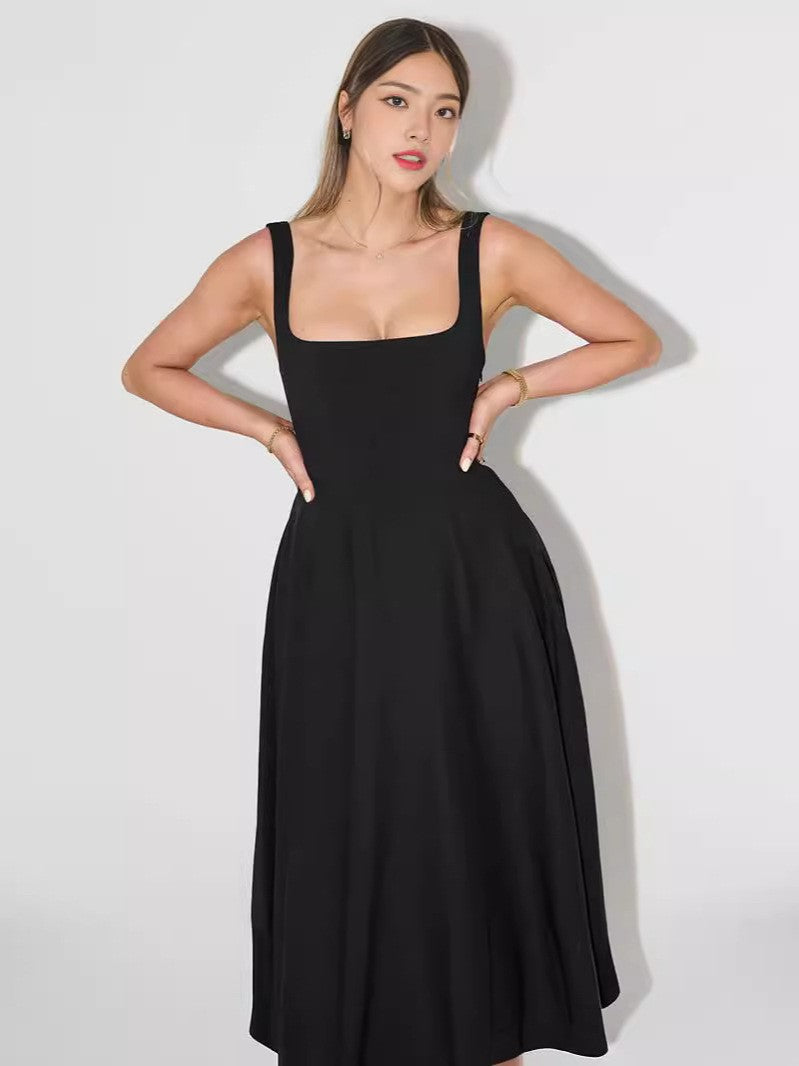 Robe sans manches à col carré et bretelles spaghetti