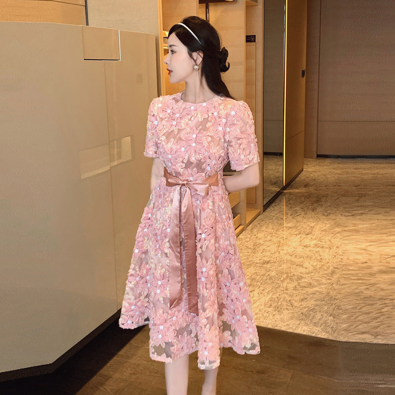 Vestido floral adelgazante estilo francés con flores tridimensionales y bordado pesado de lentejuelas
