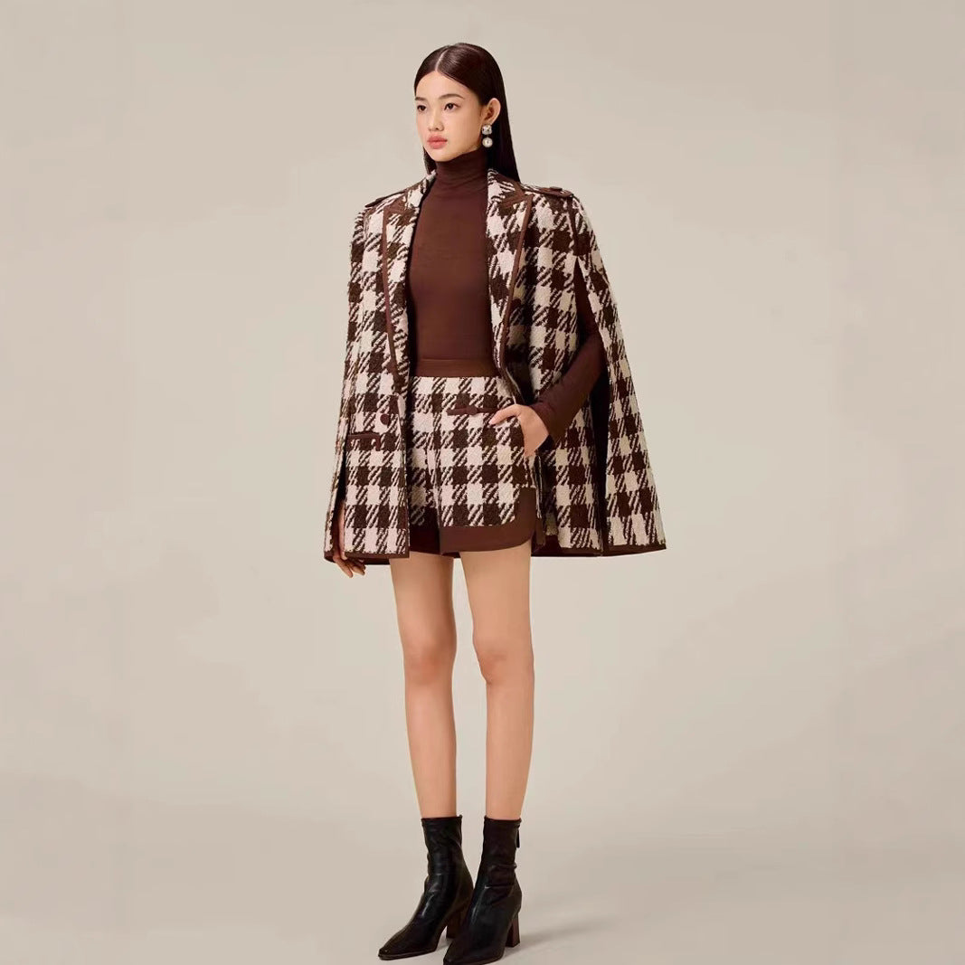 Manteau cape et short en laine pied-de-poule