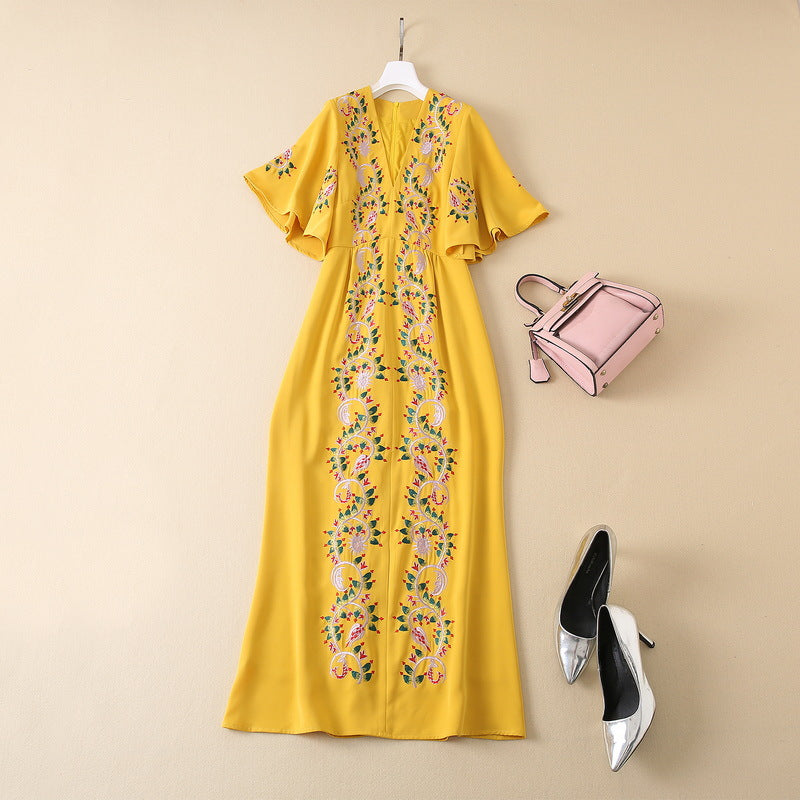 Robe jaune à manches en feuille de lotus