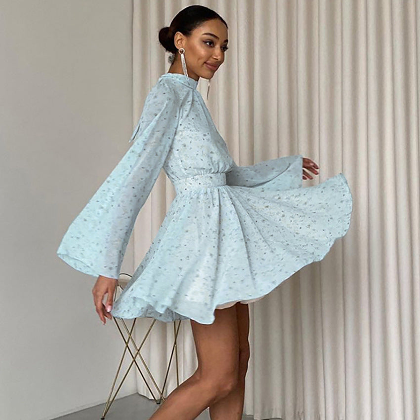 Robe imprimée à col roulé et lacets dos nu