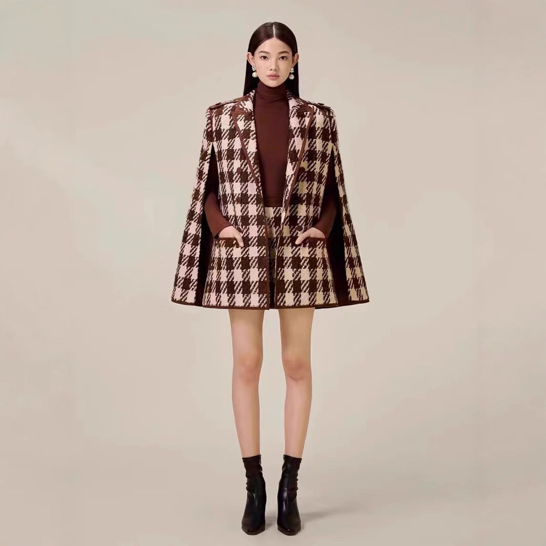 Manteau cape et short en laine pied-de-poule