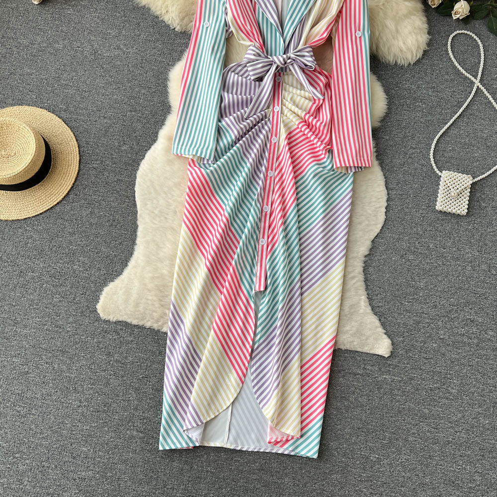 Vestido con cuello en V a rayas en contraste de colores