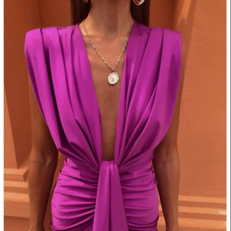 Vestido con cuello en V y cintura alta con encaje de color liso