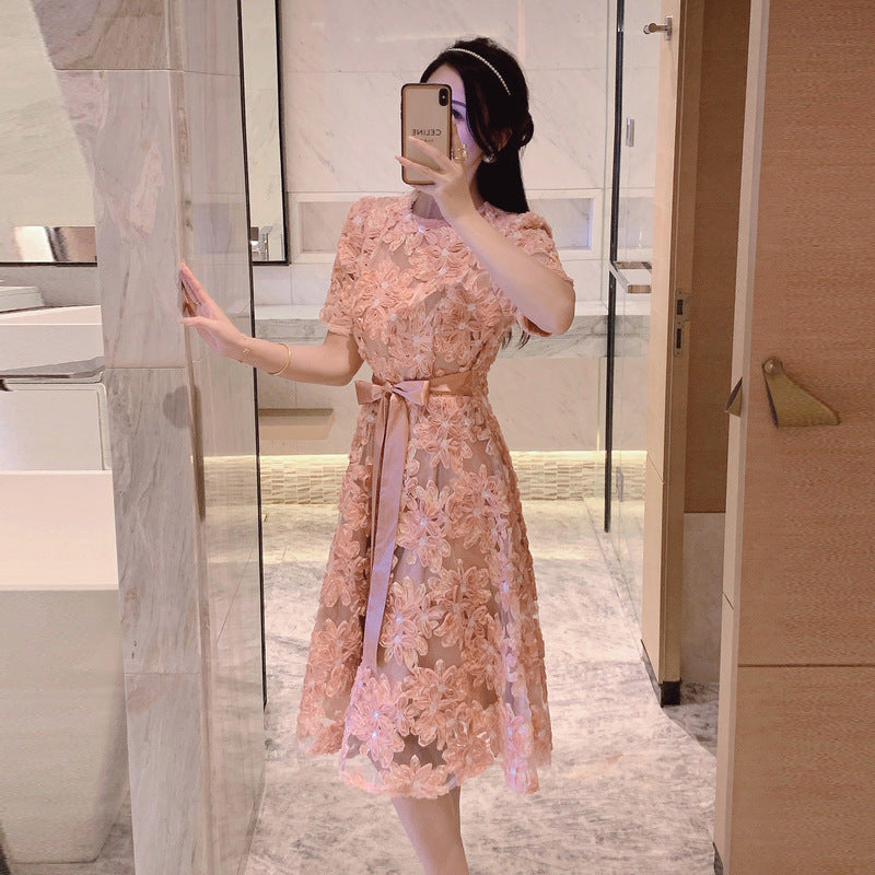 Vestido floral adelgazante estilo francés con flores tridimensionales y bordado pesado de lentejuelas