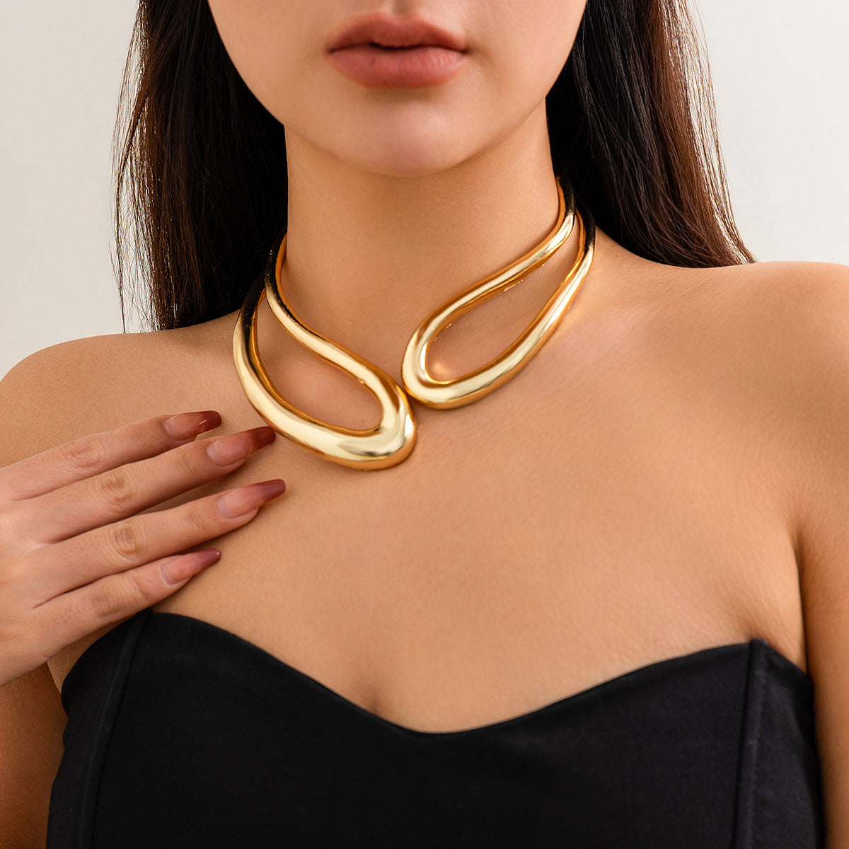 Pulsera hueca retro con anillo brillante exagerado