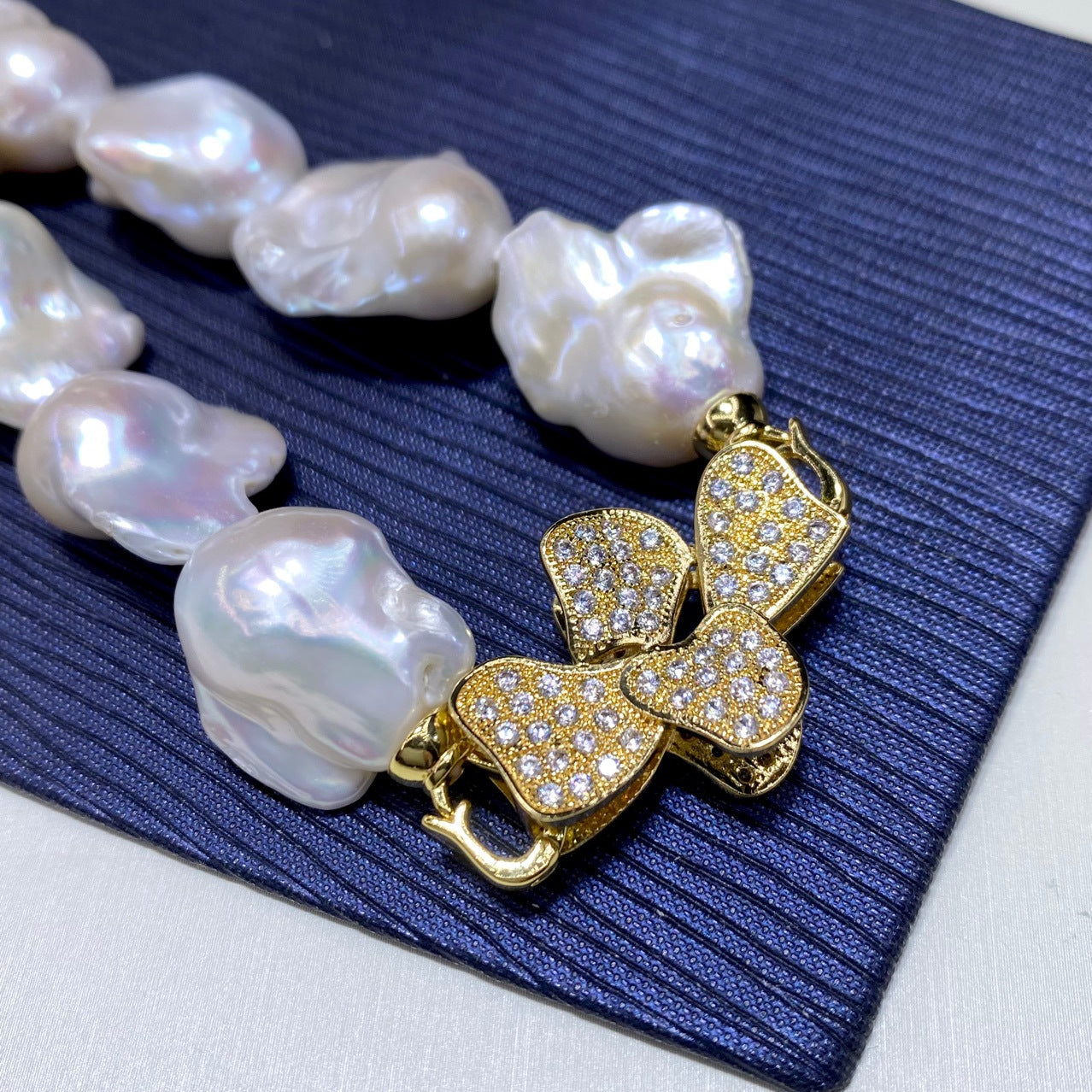 Collier de perles d'eau douce baroques naturelles à grosses particules pour femme