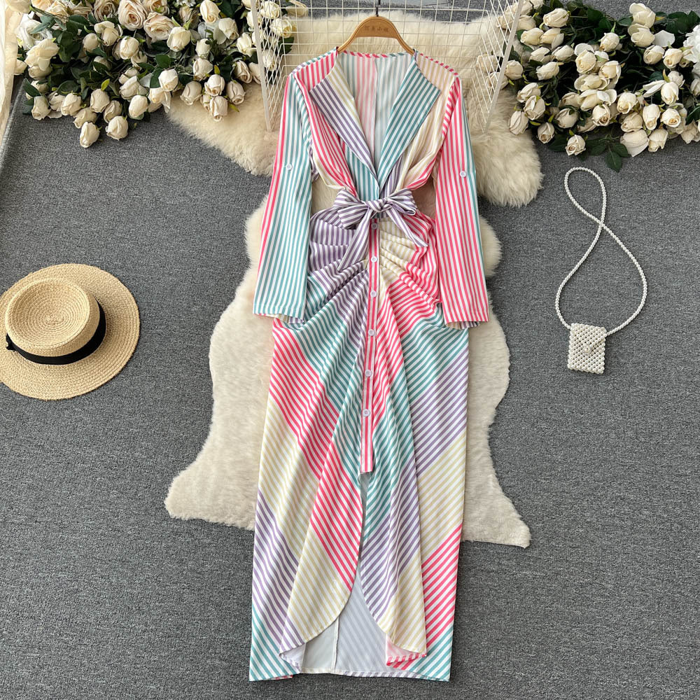 Vestido con cuello en V a rayas en contraste de colores