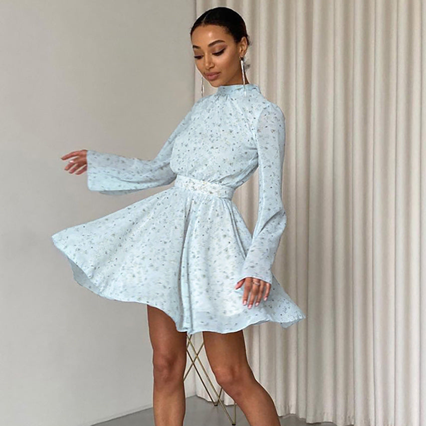 Robe imprimée à col roulé et lacets dos nu