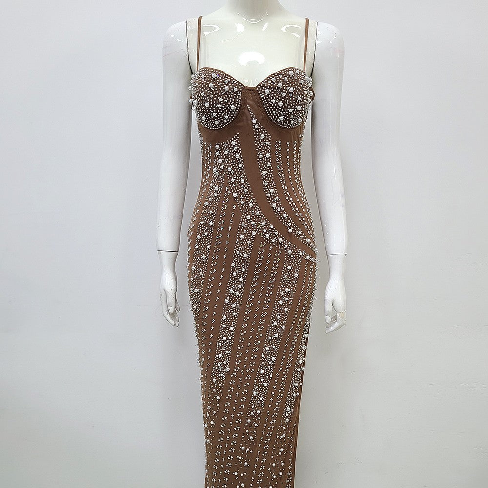 Robe à bretelles fendues en strass et filet