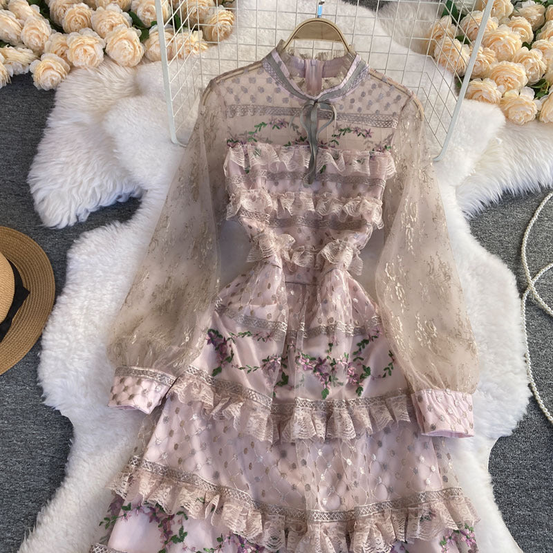 Robe élégante et raffinée en dentelle brodée