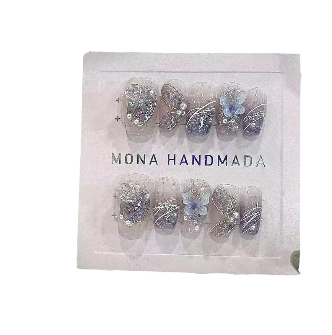 Ongles de mariée purement portés à la main