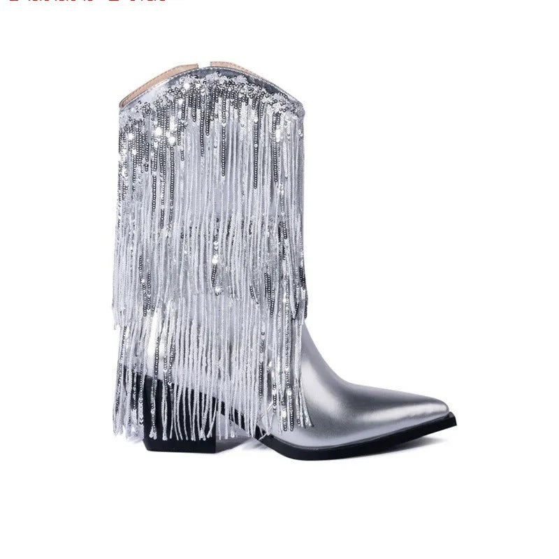 Botas con borlas y tacón grueso