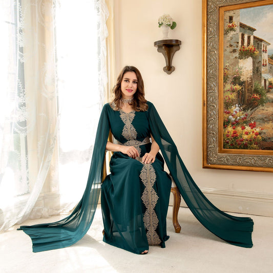 Robe à manches chauve-souris en mousseline de soie et dentelle à manches cape