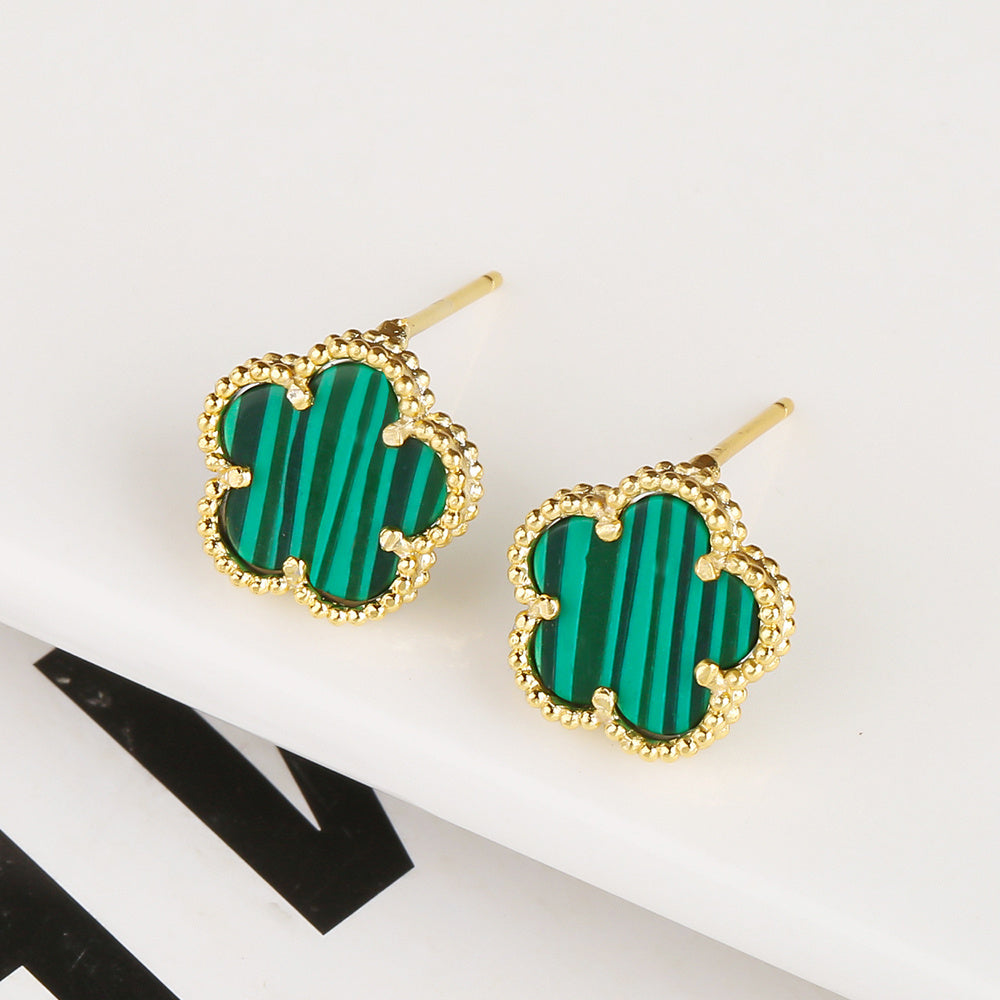Pendientes de concha blanca con flor de cinco hojas y piedra natural