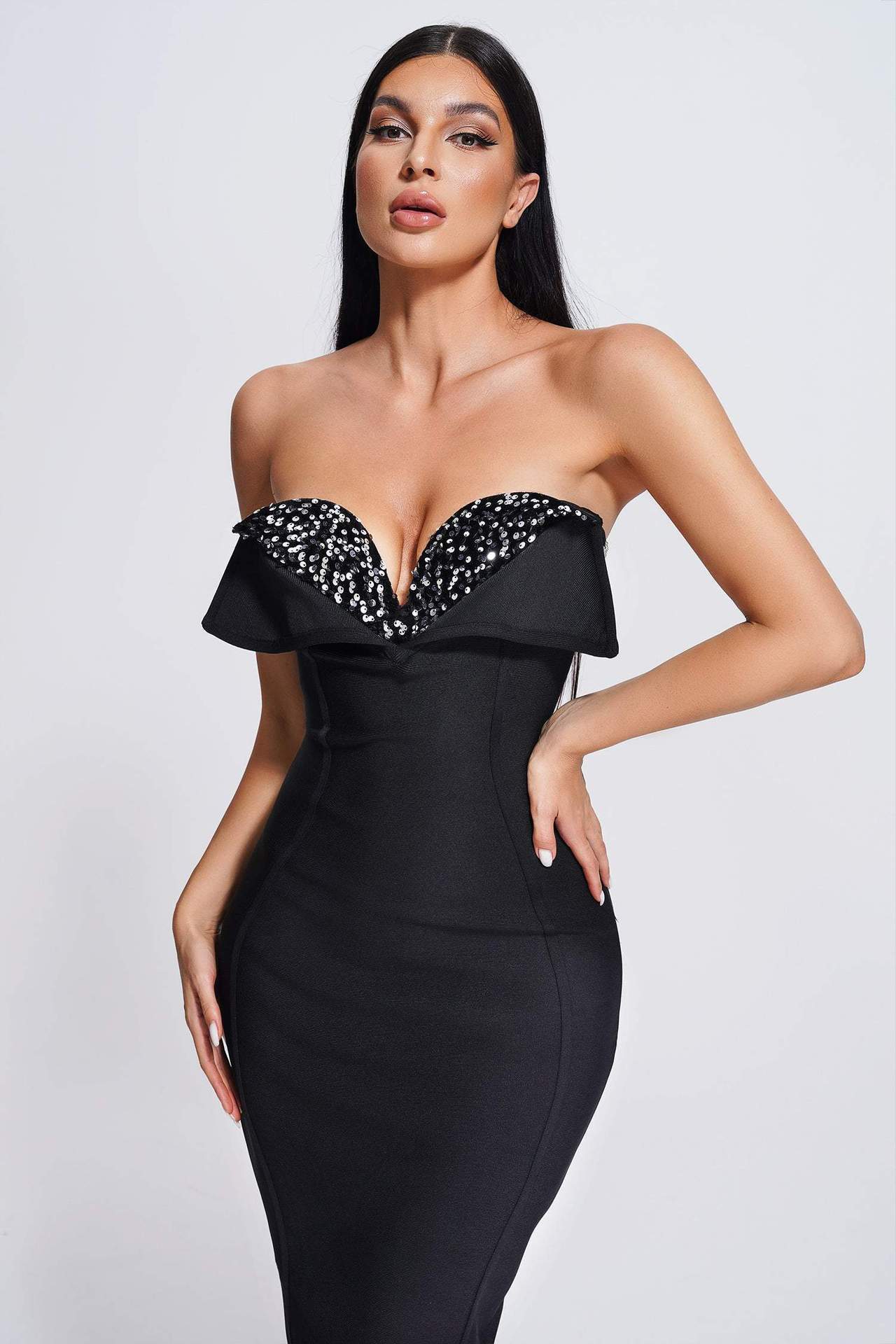 Robe une pièce noire à bretelles et paillettes pour femme