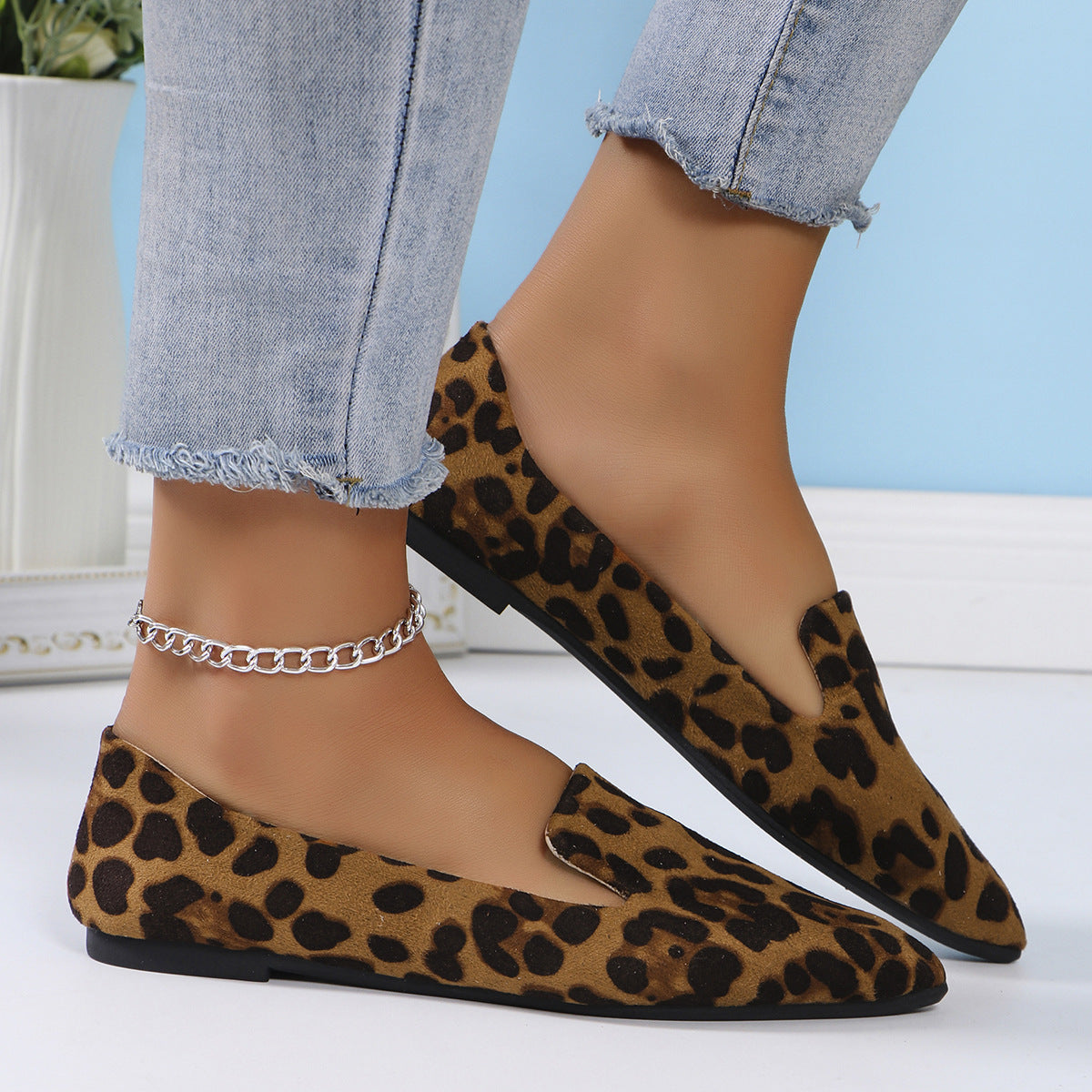 Zapatos planos con punta y boca baja con estampado de leopardo, informales
