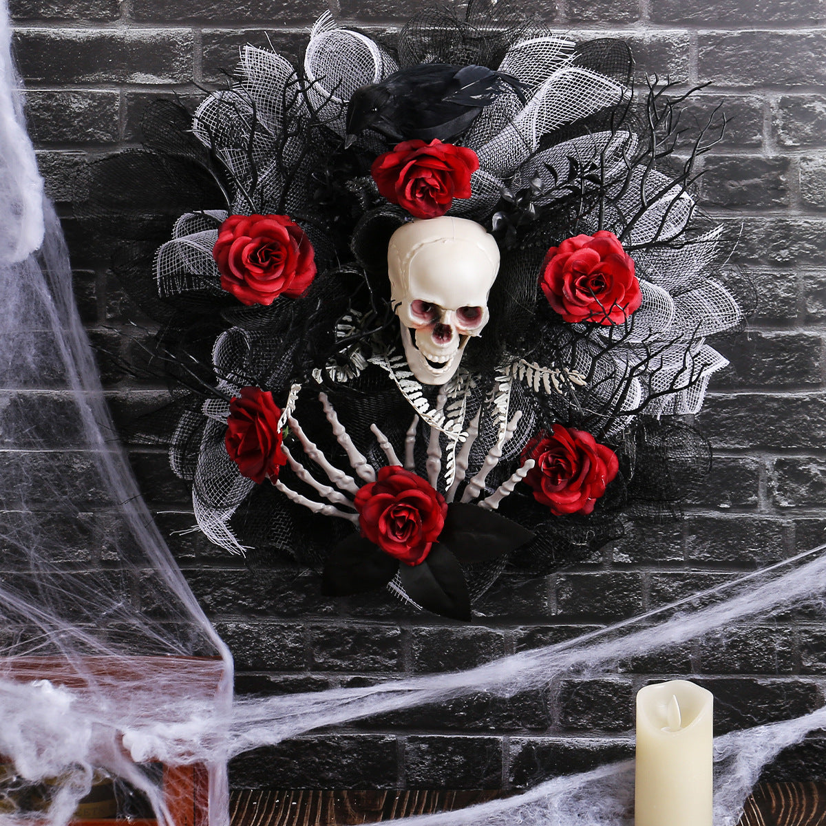 Guirlande de roses rouges et crânes en maille pour décoration de porte d'Halloween