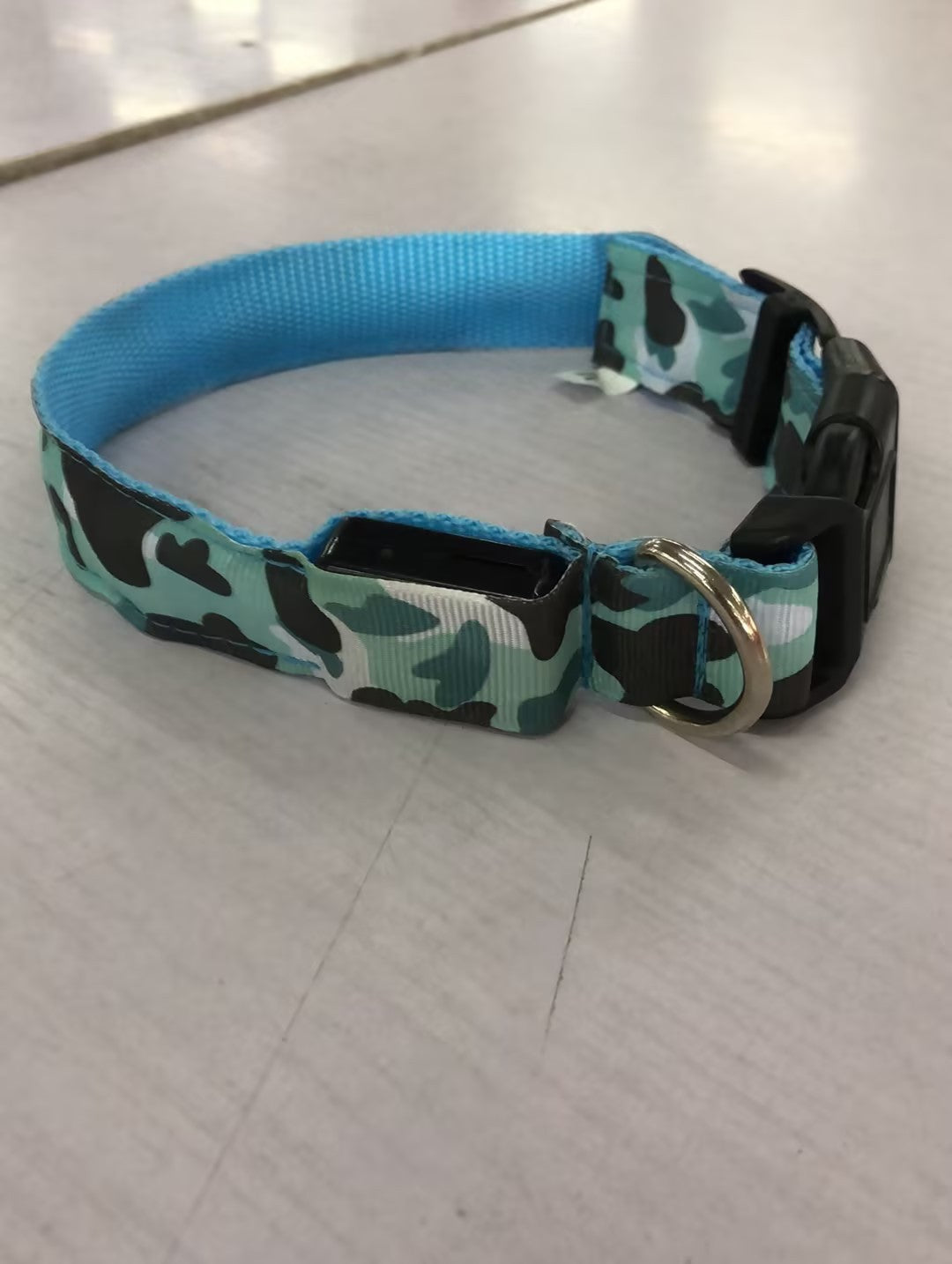 Collar luminoso para perros con diseño de camuflaje para mascotas