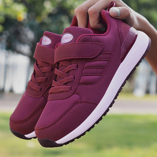 Zapatillas De Deporte De Mediana Edad Y Ancianos Pareja Casual De Fondo Suave