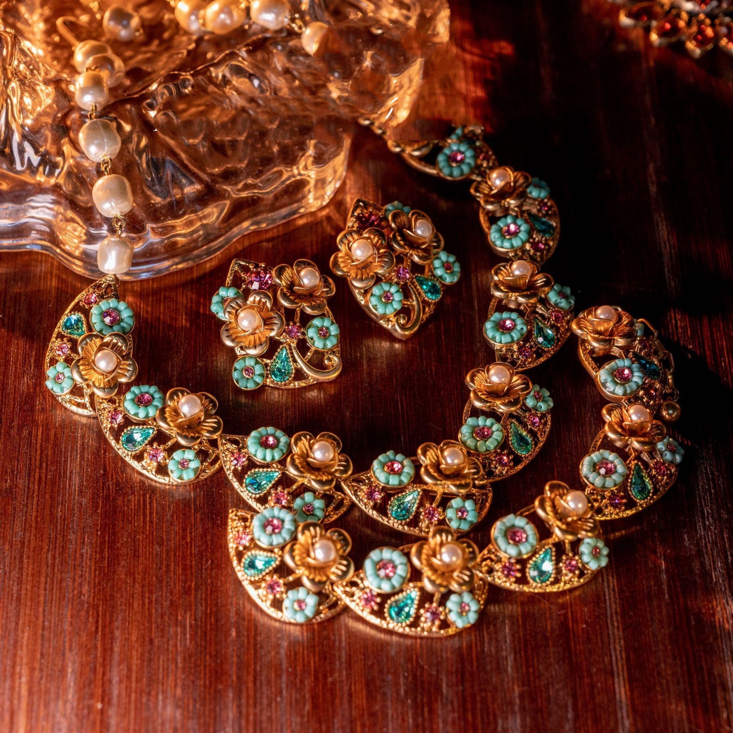 Hermoso collar, pulsera y pendientes con clip con incrustaciones de perlas vintage