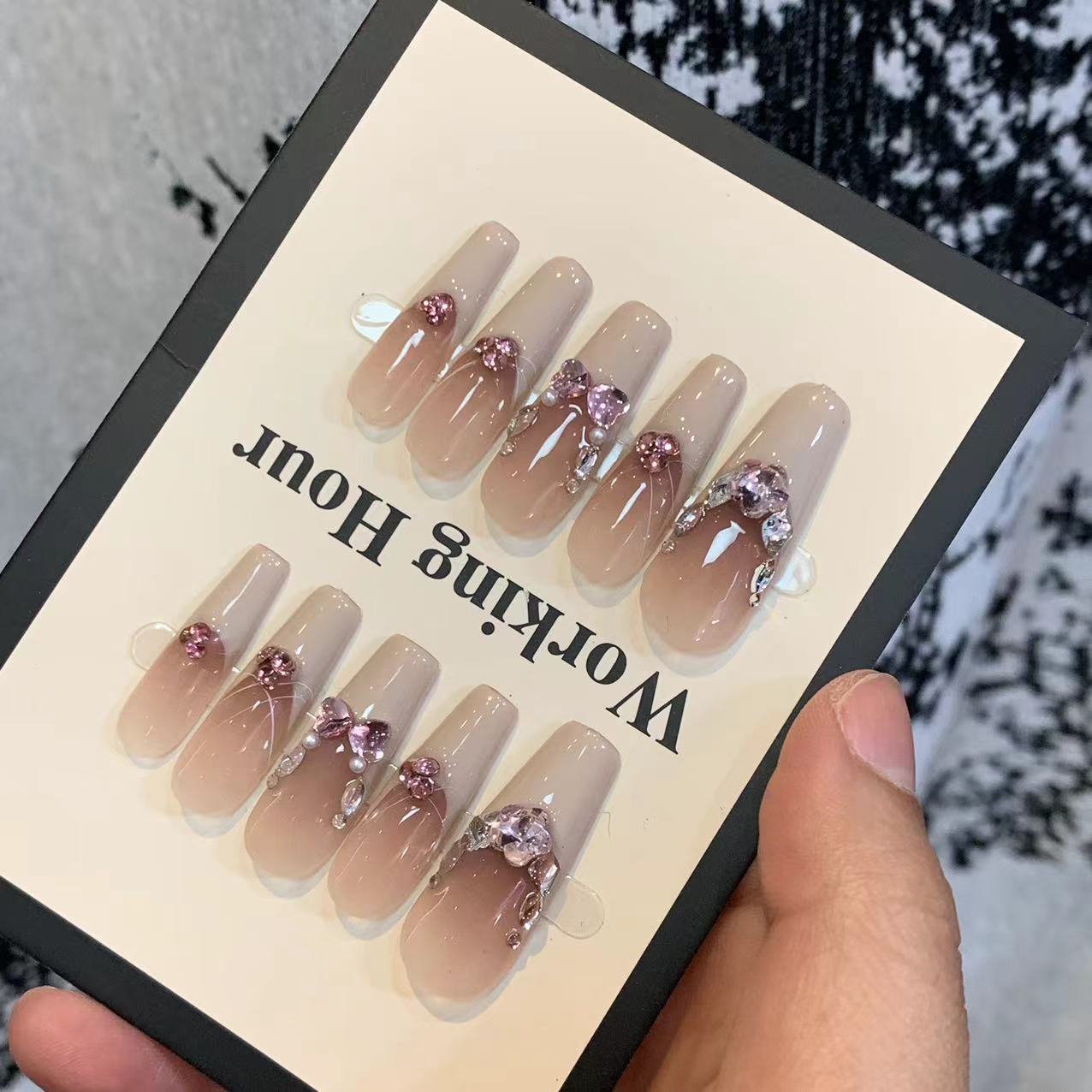 Lazo de pelo grueso para muslo, belleza de uñas terminada