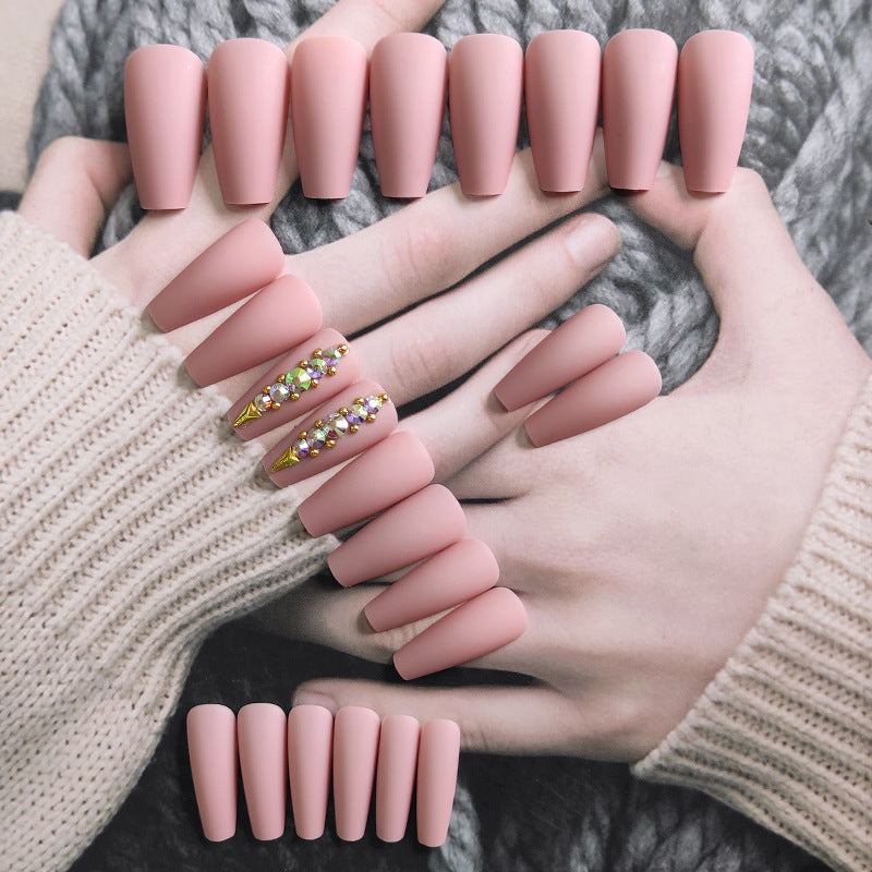 Manicura de uñas Flesh Complexion Diamond terminada de usar
