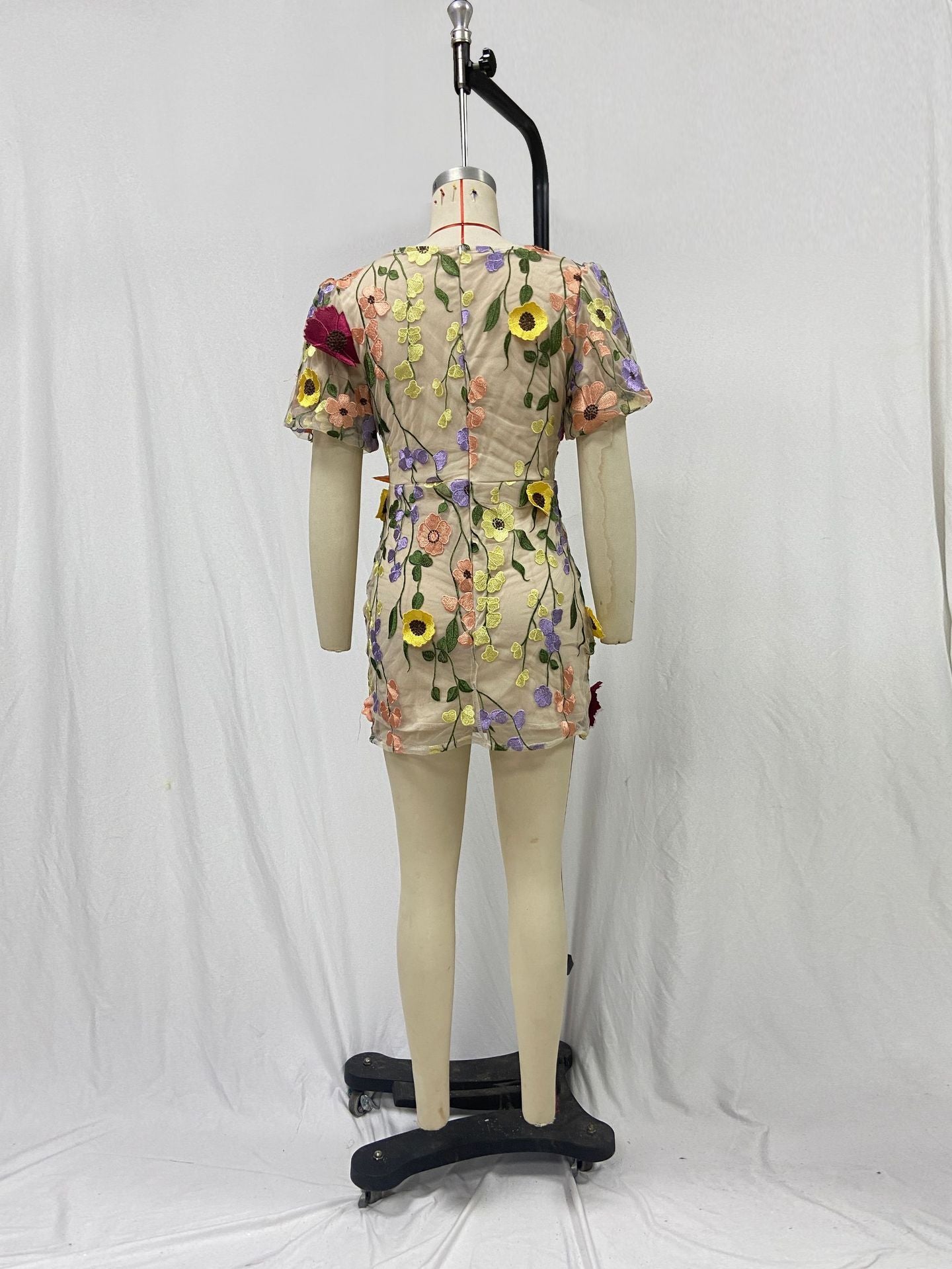 Robe élégante à col en V et manches lanternes pour femme, motif floral tridimensionnel