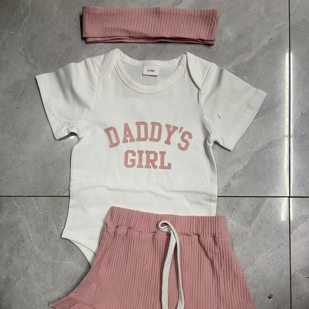 Ensemble trois pièces pour fille avec barboteuse à manches courtes, short et foulard