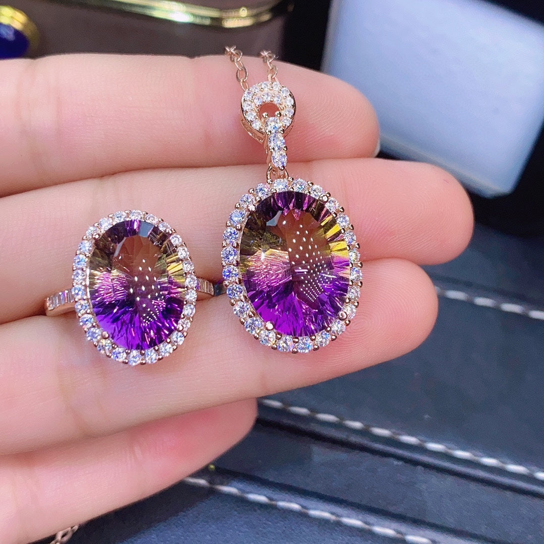Conjunto de anillo y colgante de amatista con cristales de talla Millennium