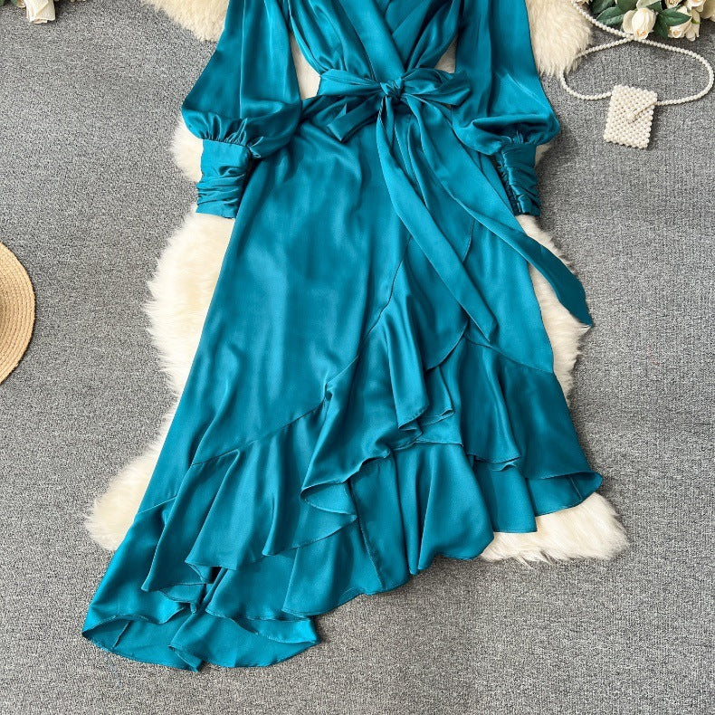 Vestido de falda de traje irregular con volantes y ribete de cintura con cordones de manga larga