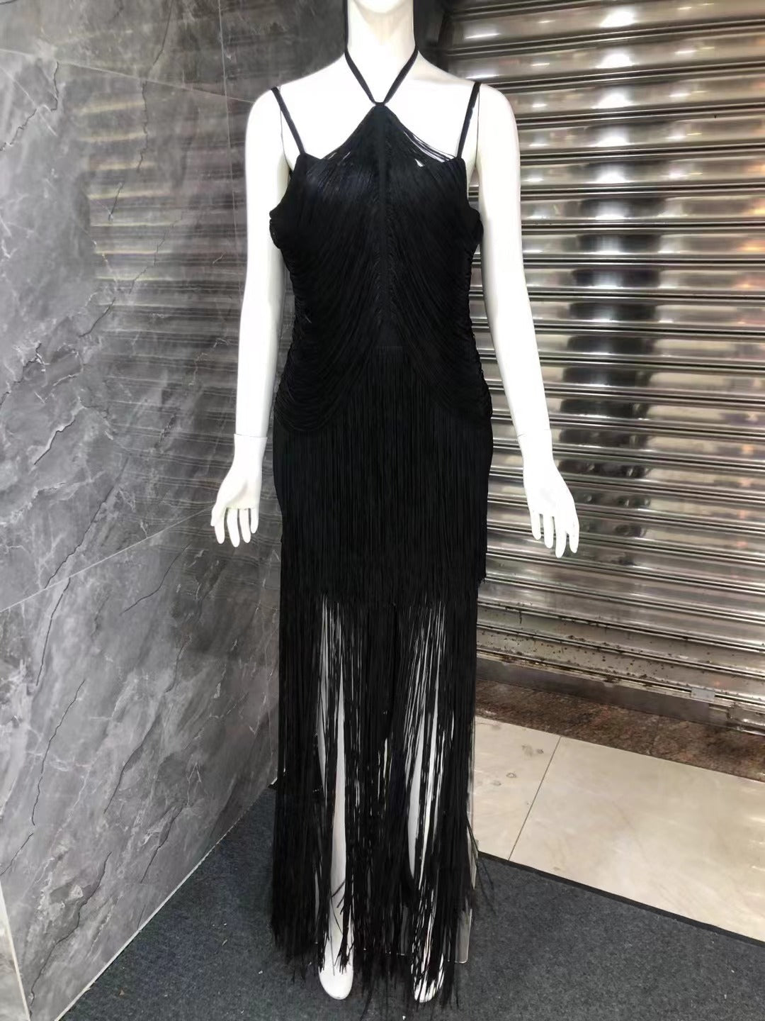 Robe de soirée verte à bretelles spaghetti et pompons