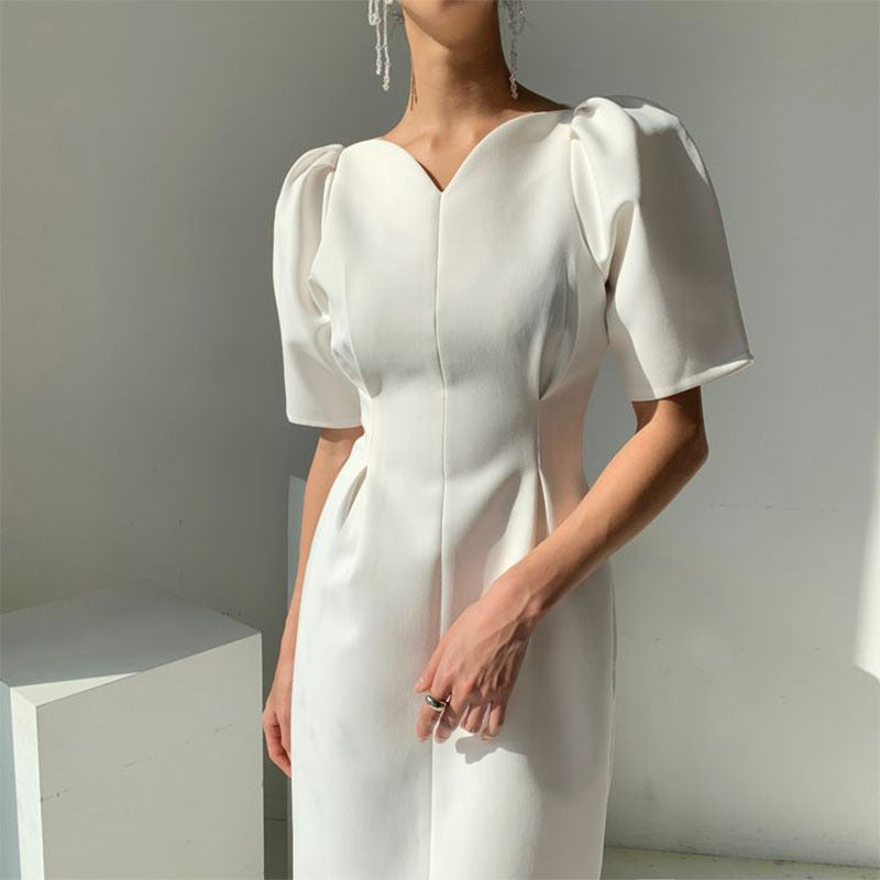 Robe longue style court à col en V et taille plissée