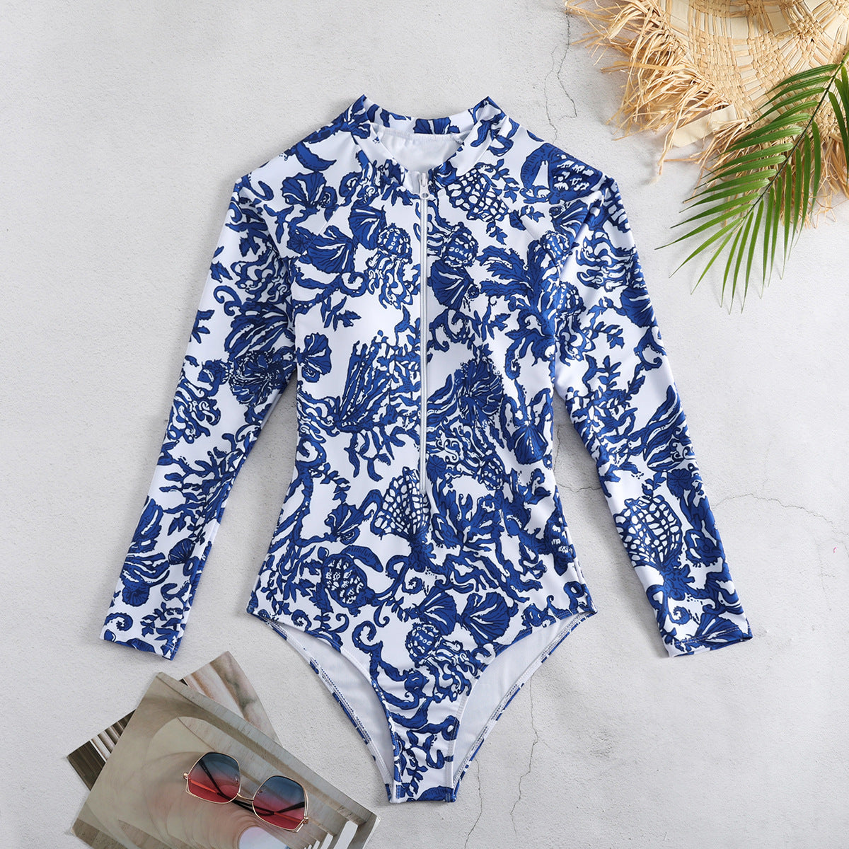 Traje de baño de una pieza con cuello redondo y triángulo estampado azul