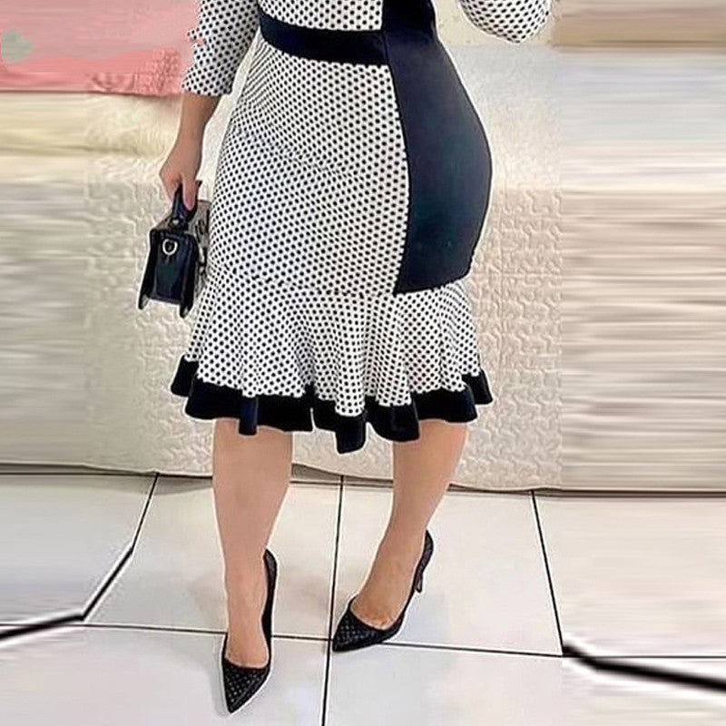 Robe à volants contrastés et imprimé à pois