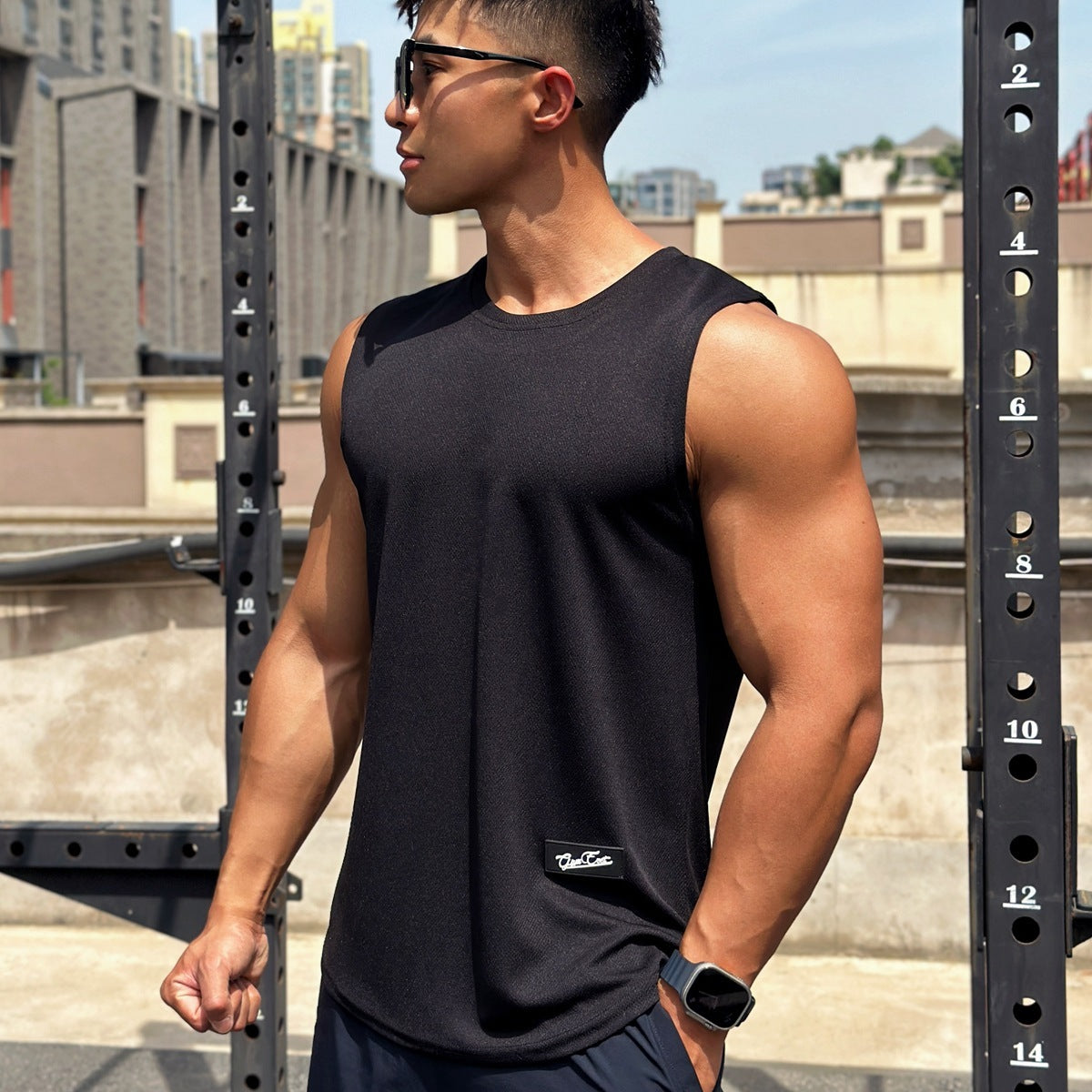 Pull col rond, haut de sport, fitness, gilet