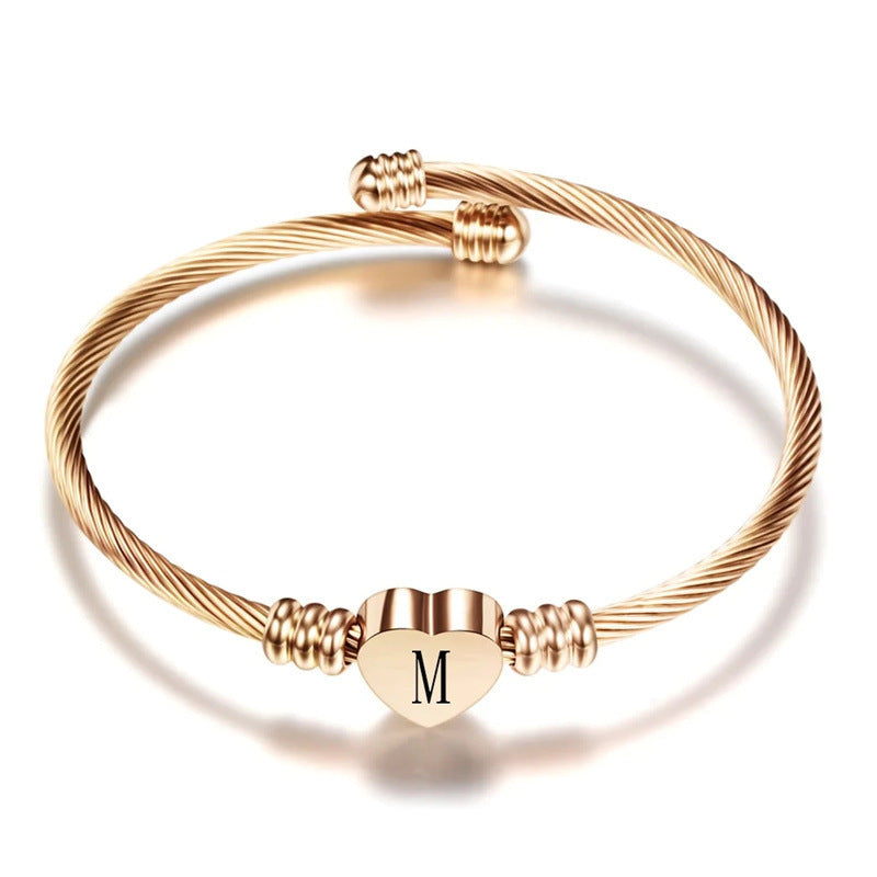 Bracelet simple en acier inoxydable avec 26 lettres « Amour »